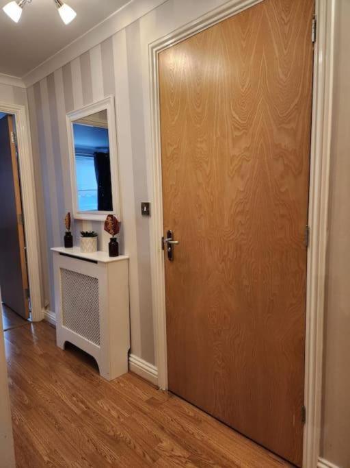 Spacious Ground Floor 2 Bedroom 2 Bathroom Flat In Hatfield Near Hertfordshire University Private Car Park Sleeps 5-6 Extérieur photo
