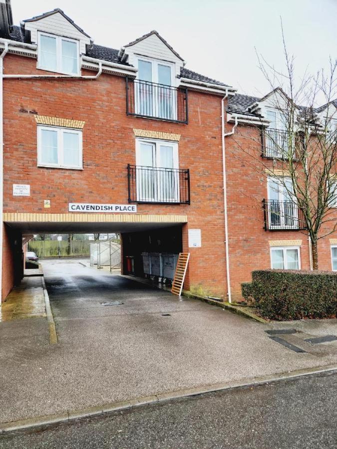 Spacious Ground Floor 2 Bedroom 2 Bathroom Flat In Hatfield Near Hertfordshire University Private Car Park Sleeps 5-6 Extérieur photo