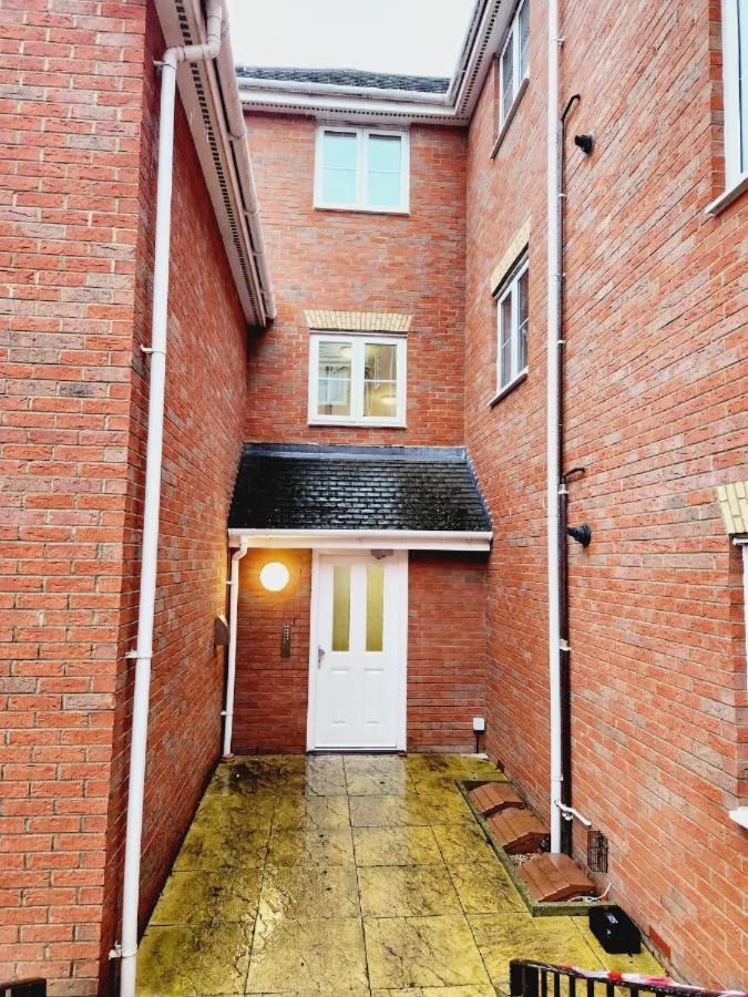 Spacious Ground Floor 2 Bedroom 2 Bathroom Flat In Hatfield Near Hertfordshire University Private Car Park Sleeps 5-6 Extérieur photo
