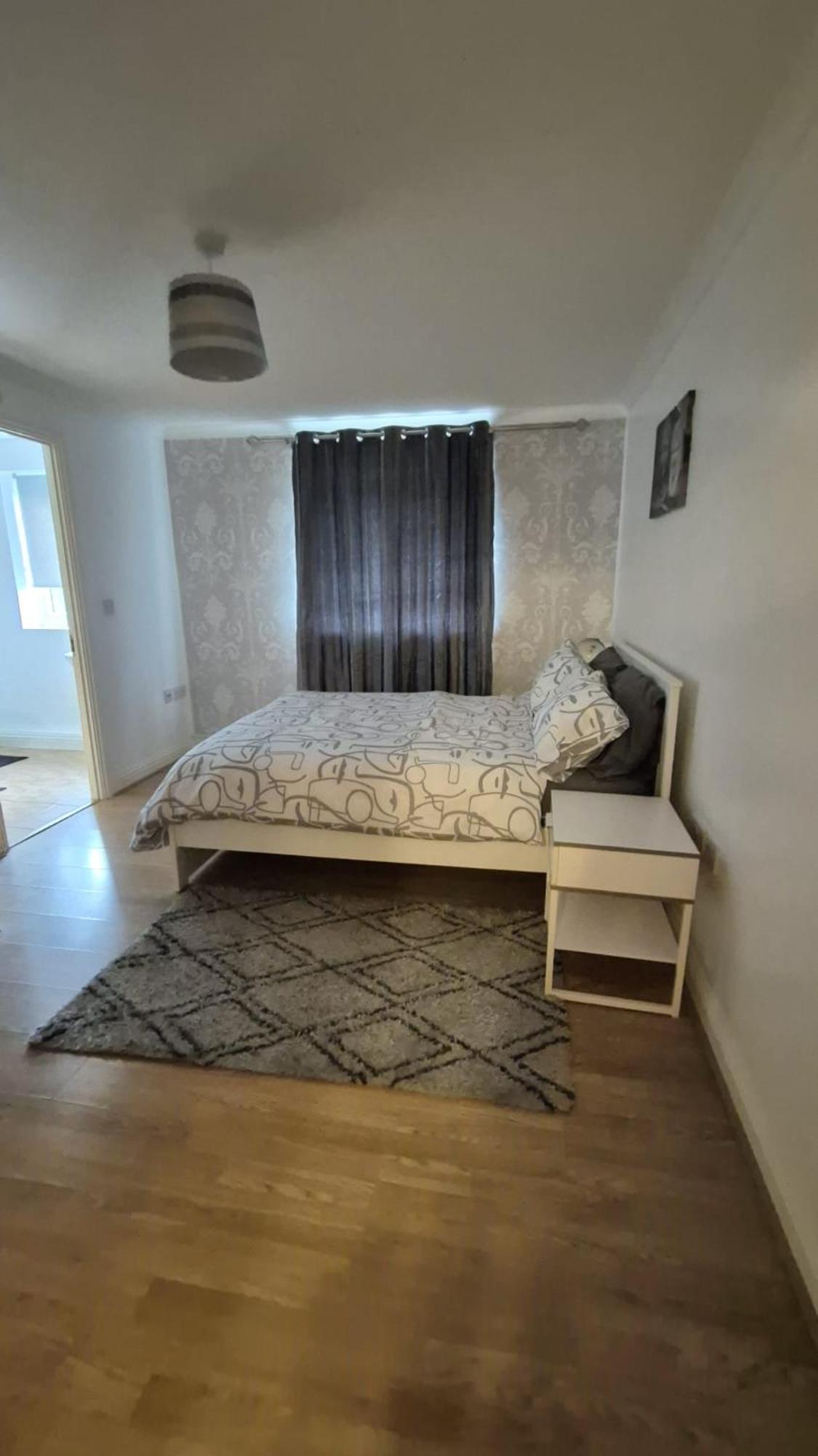 Spacious Ground Floor 2 Bedroom 2 Bathroom Flat In Hatfield Near Hertfordshire University Private Car Park Sleeps 5-6 Extérieur photo
