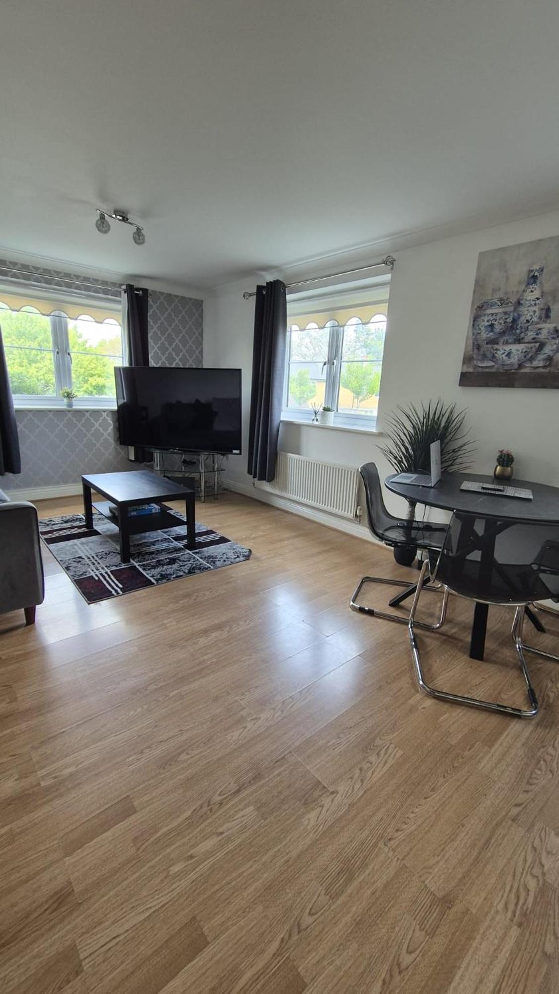 Spacious Ground Floor 2 Bedroom 2 Bathroom Flat In Hatfield Near Hertfordshire University Private Car Park Sleeps 5-6 Extérieur photo